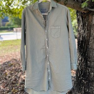 Frank and Eileen the Mary size SMALL.  Perfect for the fall. 100% Italian Cotton
